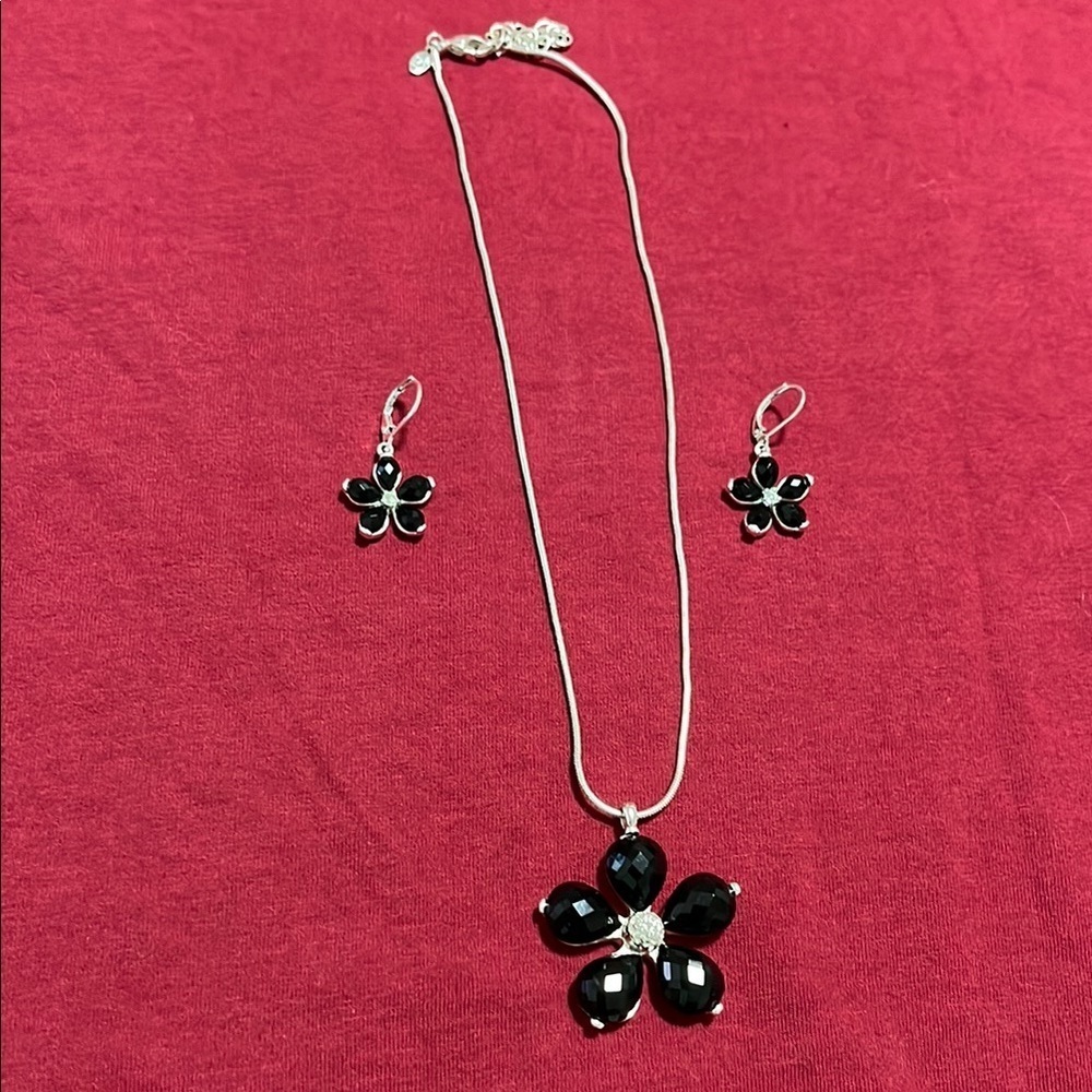 Elegant Black Flower Necklace and Earring Set